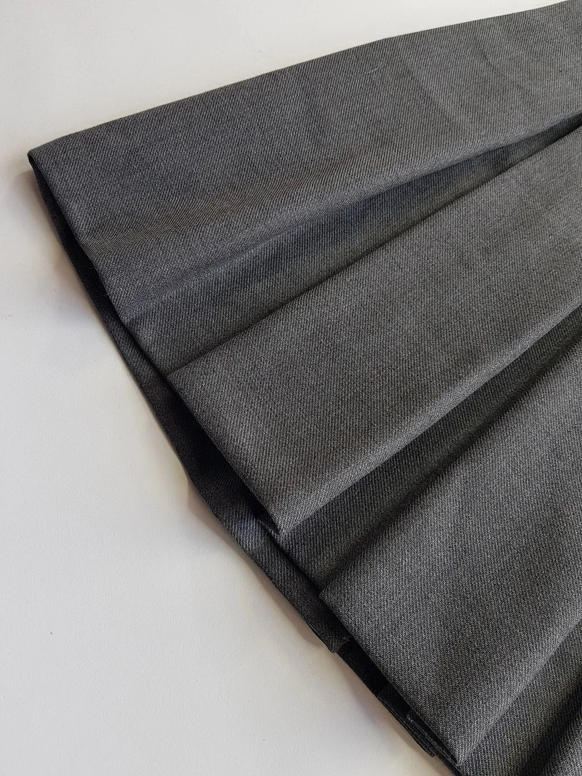 1990s Iconic Preppy School Skirt - High Quality Wool - Office Siren Workwear - Tailored & Pleated Perfectly - Muted Grey - Perfect Shape & Length - Fully Lined